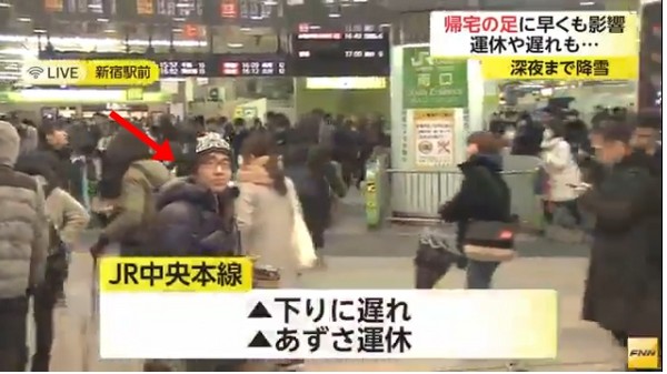 ▲▼日本大雪记者户外直播，冒出抢镜哥。（图／翻摄自日网《FNN》）